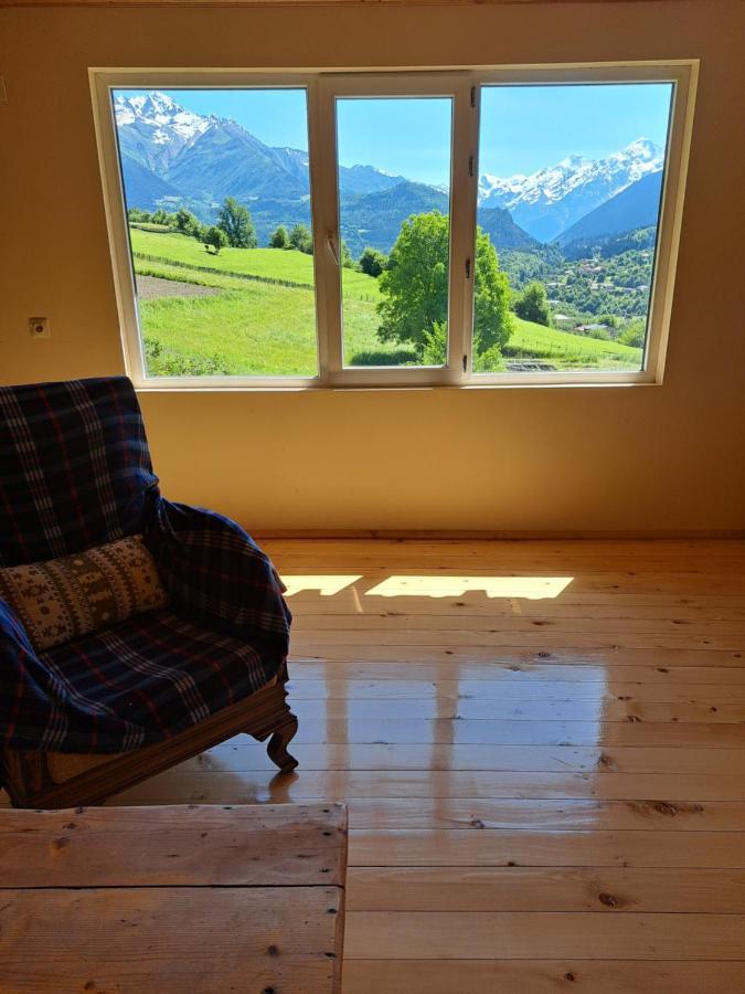 Guesthouse Caucasus Mestia Ngoại thất bức ảnh